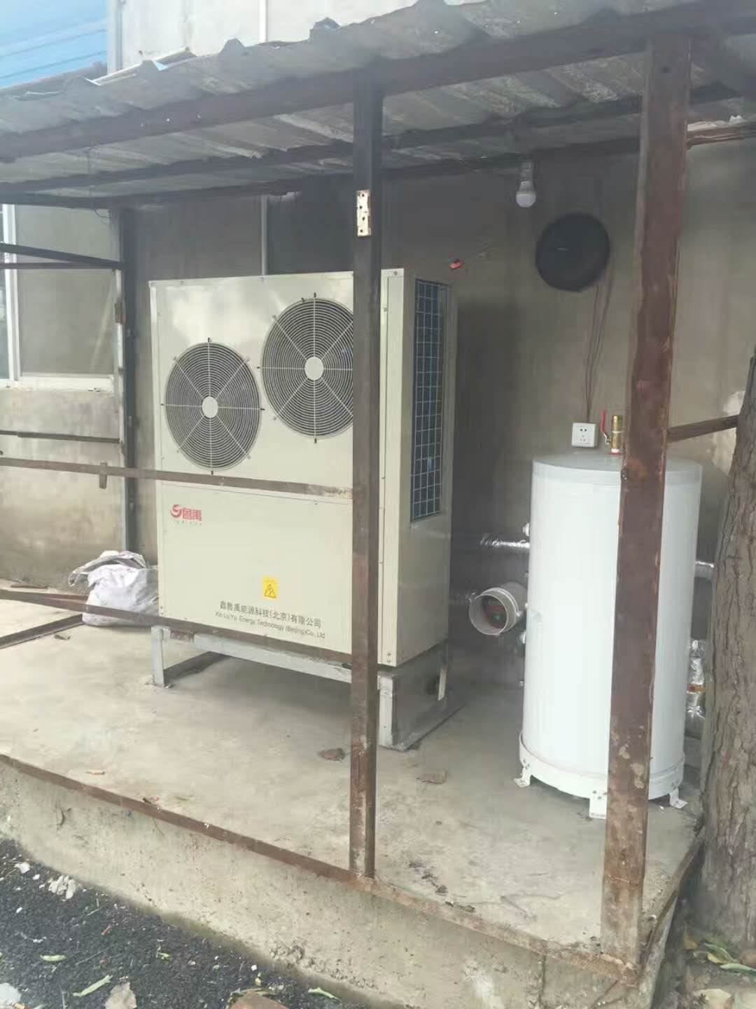 130平米空氣源熱泵安裝照片 130平米空氣源熱泵安裝照片